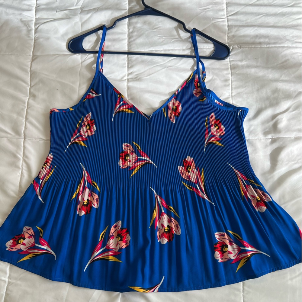Express Blue Floral tank size L